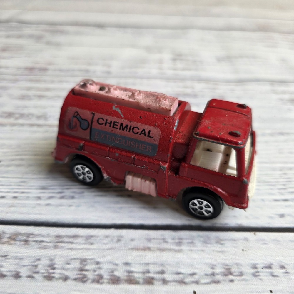 Vintage‎ Tootsie Toy Chemical Extinguisher Red Fire Truck 1970 Made In USA
